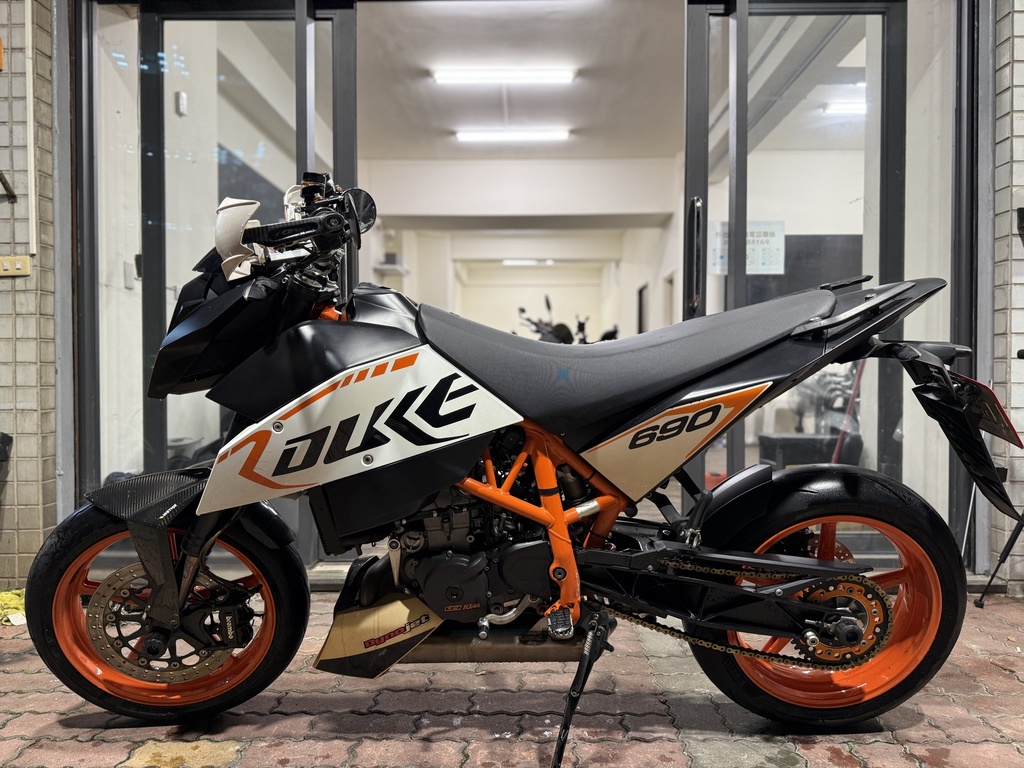 2010 KTM 690 Duke R