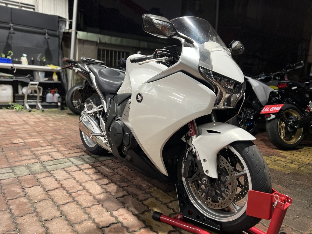 2010 HONDA VFR1200F